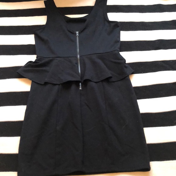 American Eagle black peplum dress size 2 - Picture 4 of 4